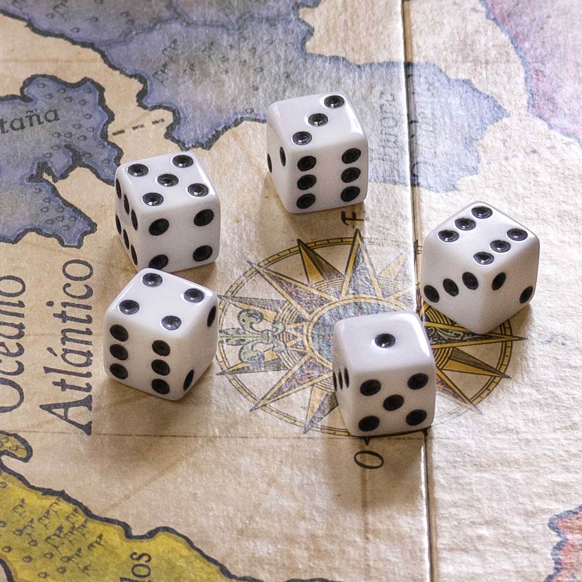 Dados 6 caras de 5 Color blanco Esquina Redondeados con Bolsa de Almacenamiento 50 unidades - imagen 3