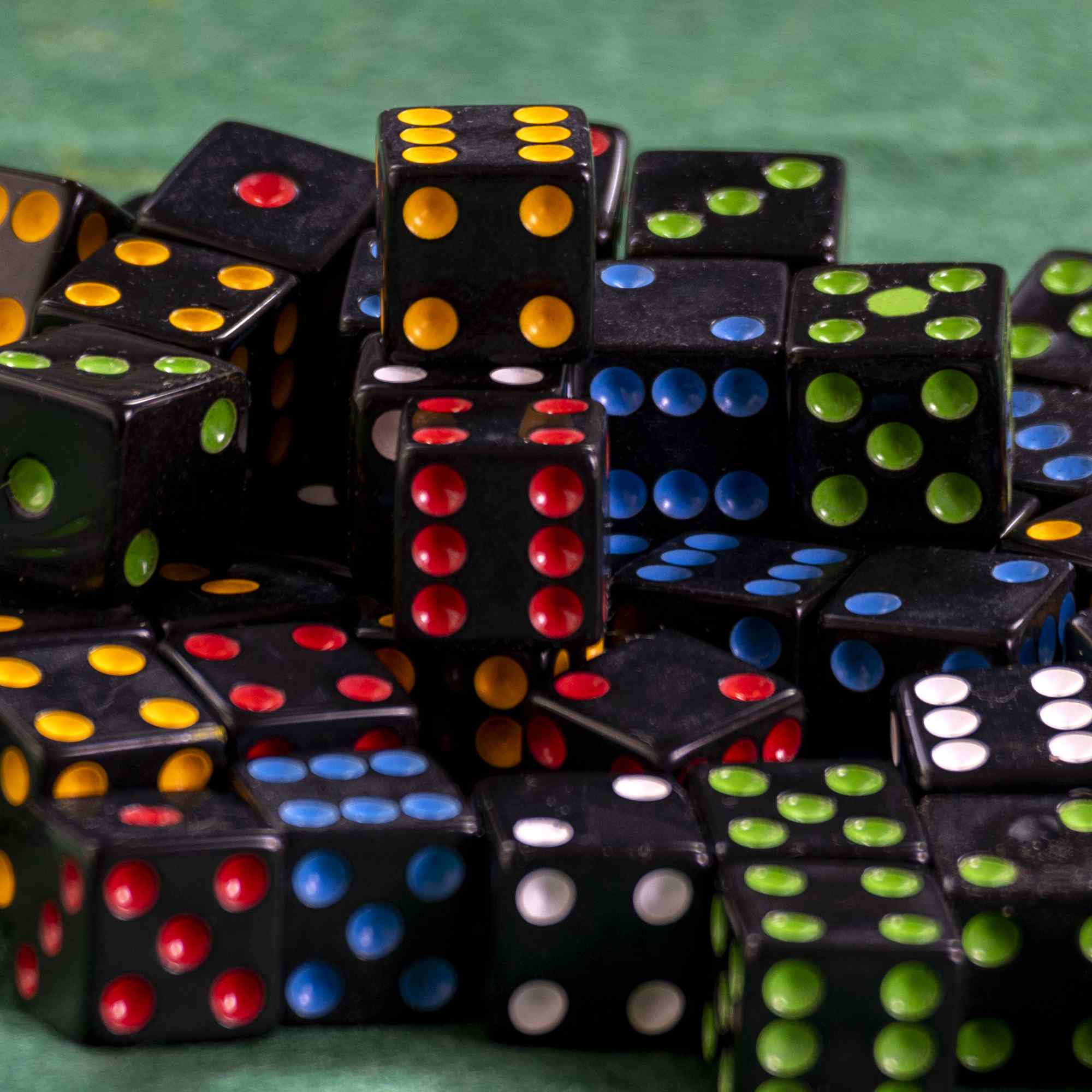 Dados 6 caras de 5 Color Negro multicolor Esquina Redondeados con Bolsa de Almacenamiento 50 unidades - imagen 6