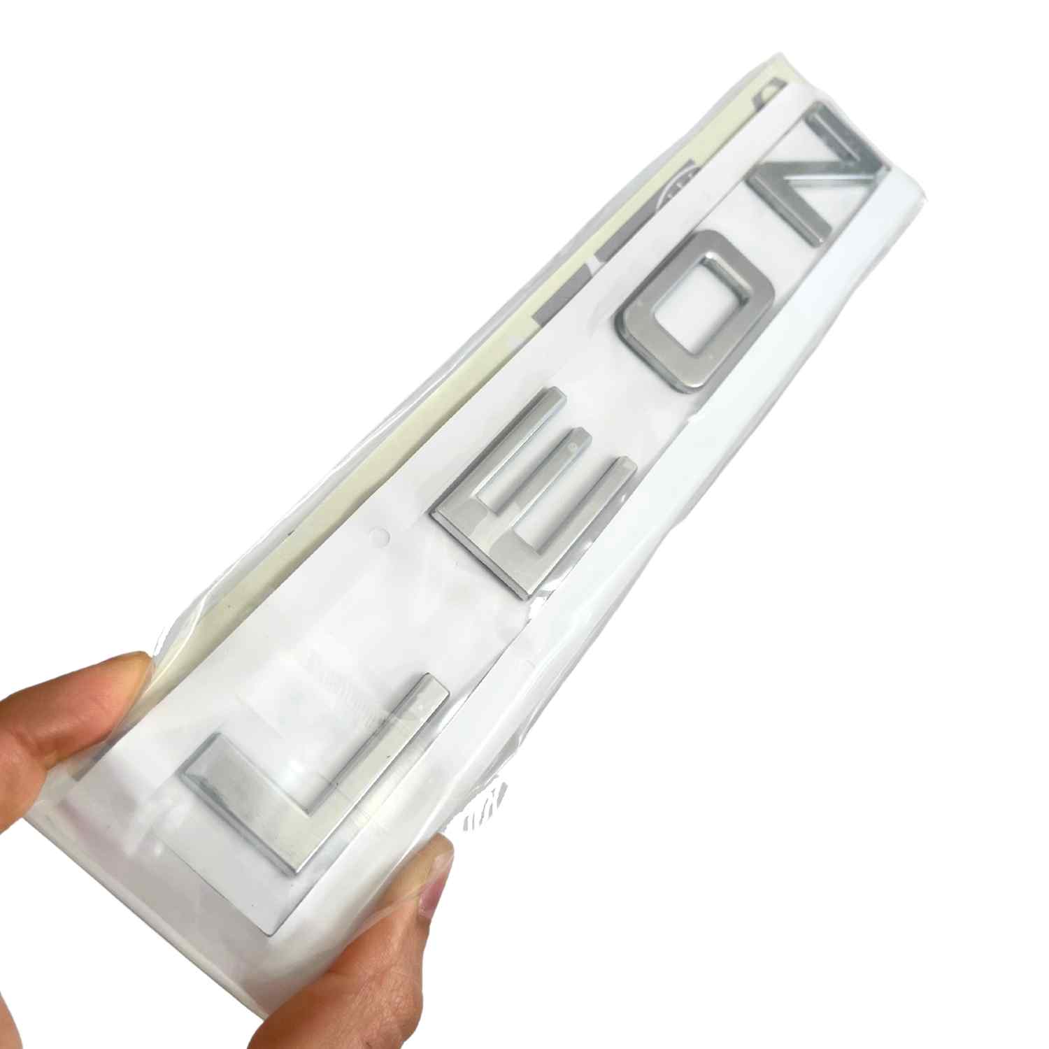 Emblema LEON adhesivo de letras compatible con Seat plateado brillo - imagen 4