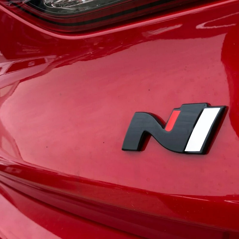 Emblema N Line corto Adhesivo metealico compatible con Hyundai Negro y plateado - imagen 2