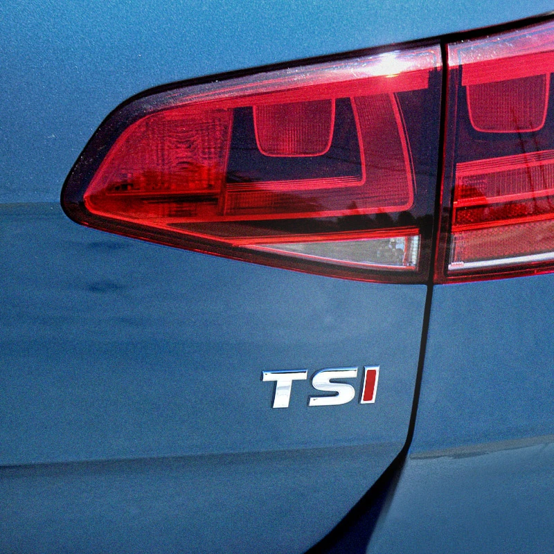 Emblema adhesivo plástico TSI compatible con VW plateado rojo 4.8 x 1.5 cm - imagen 2
