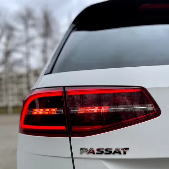 Emblema Passat adhesivo de letras compatible con VW plateado brillo - imagen 3