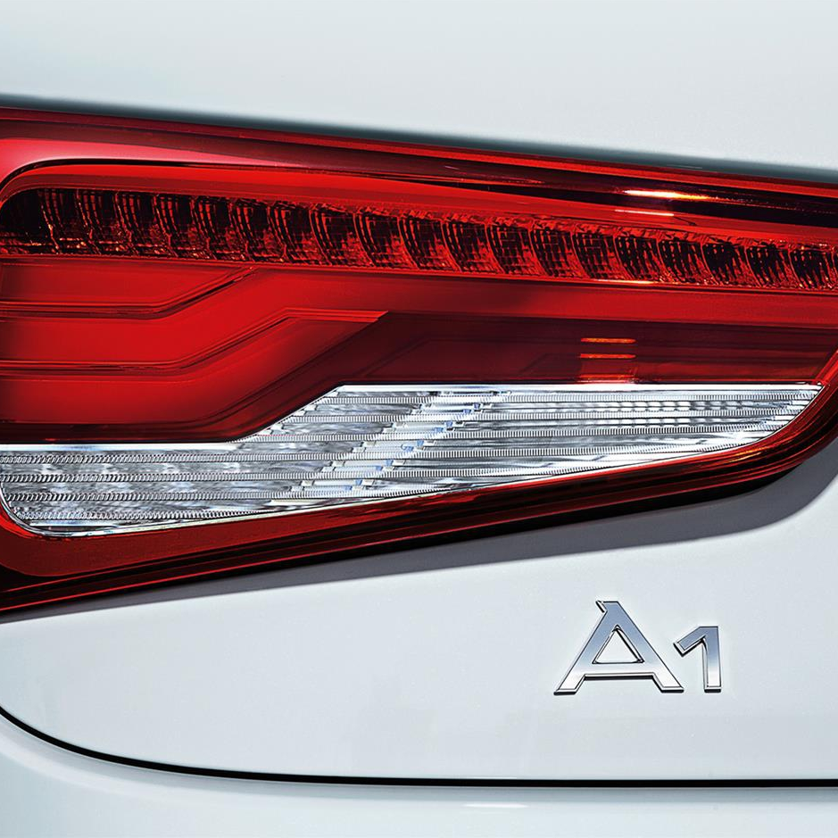 Emblema Adhesivo A1 para Maletero compatible con audi plateado - imagen 1