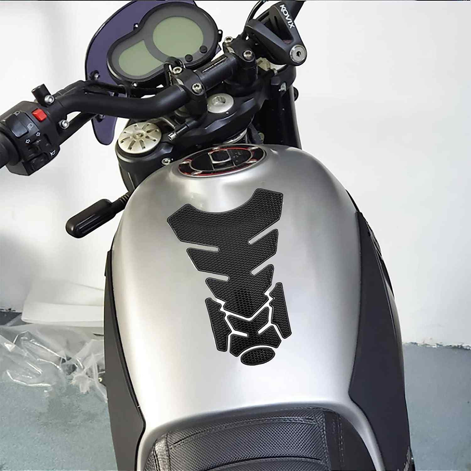 Protector deposito moto universal fibra carbono negro - imagen 2