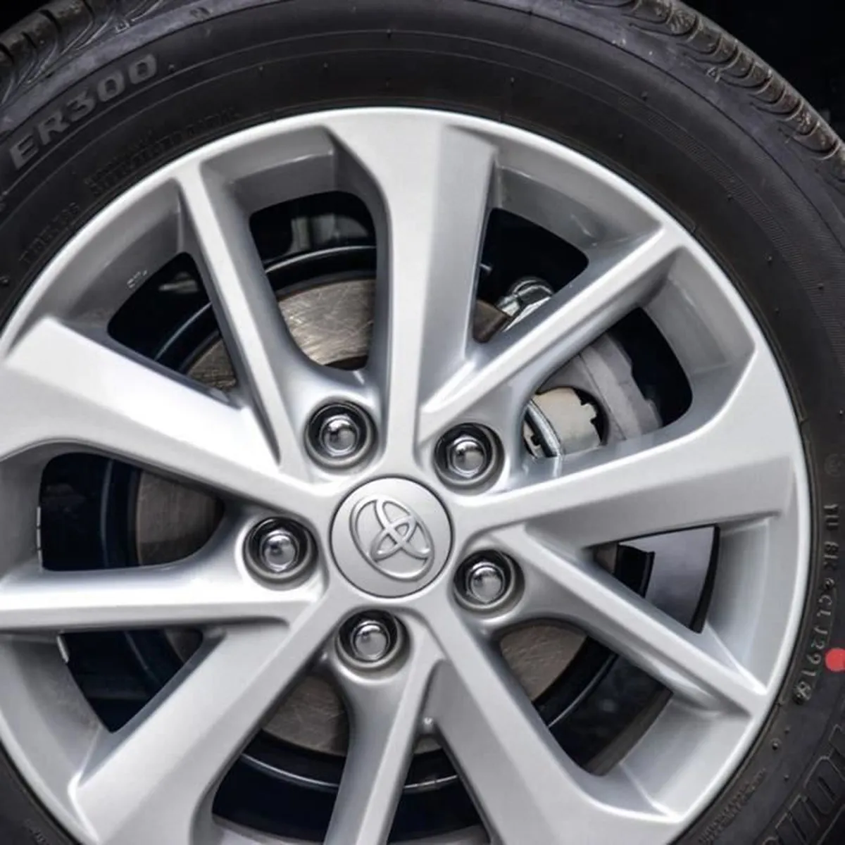 Embellecedor Para Llanta Compatible Con Toyota 62 Mm (4 Uds) plateado - imagen 3