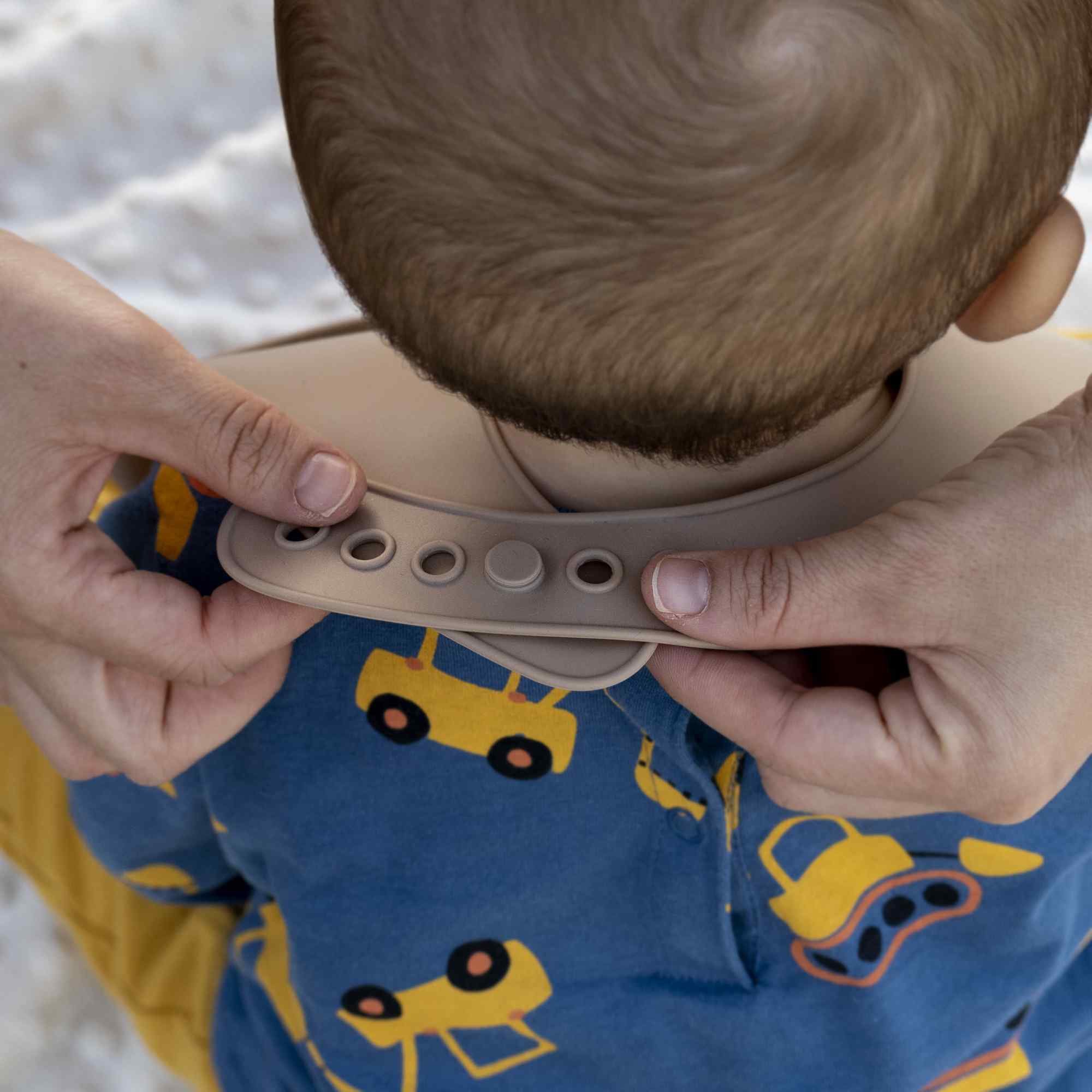 Babero silicona para bebe Beige - imagen 5