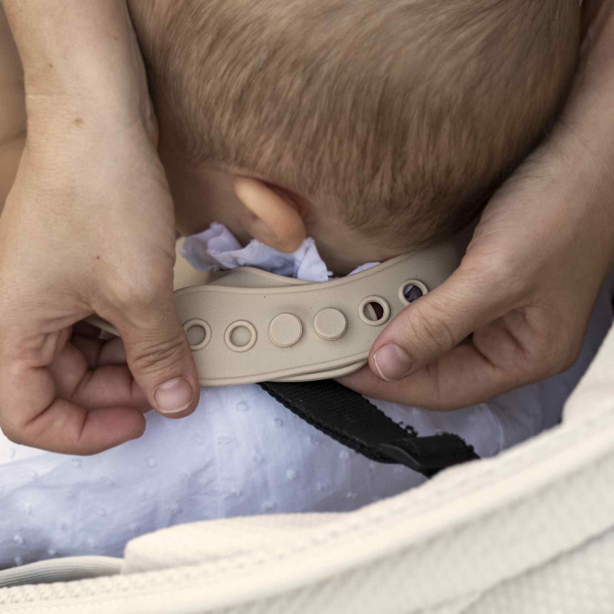 Babero silicona para bebe Crema - imagen 5
