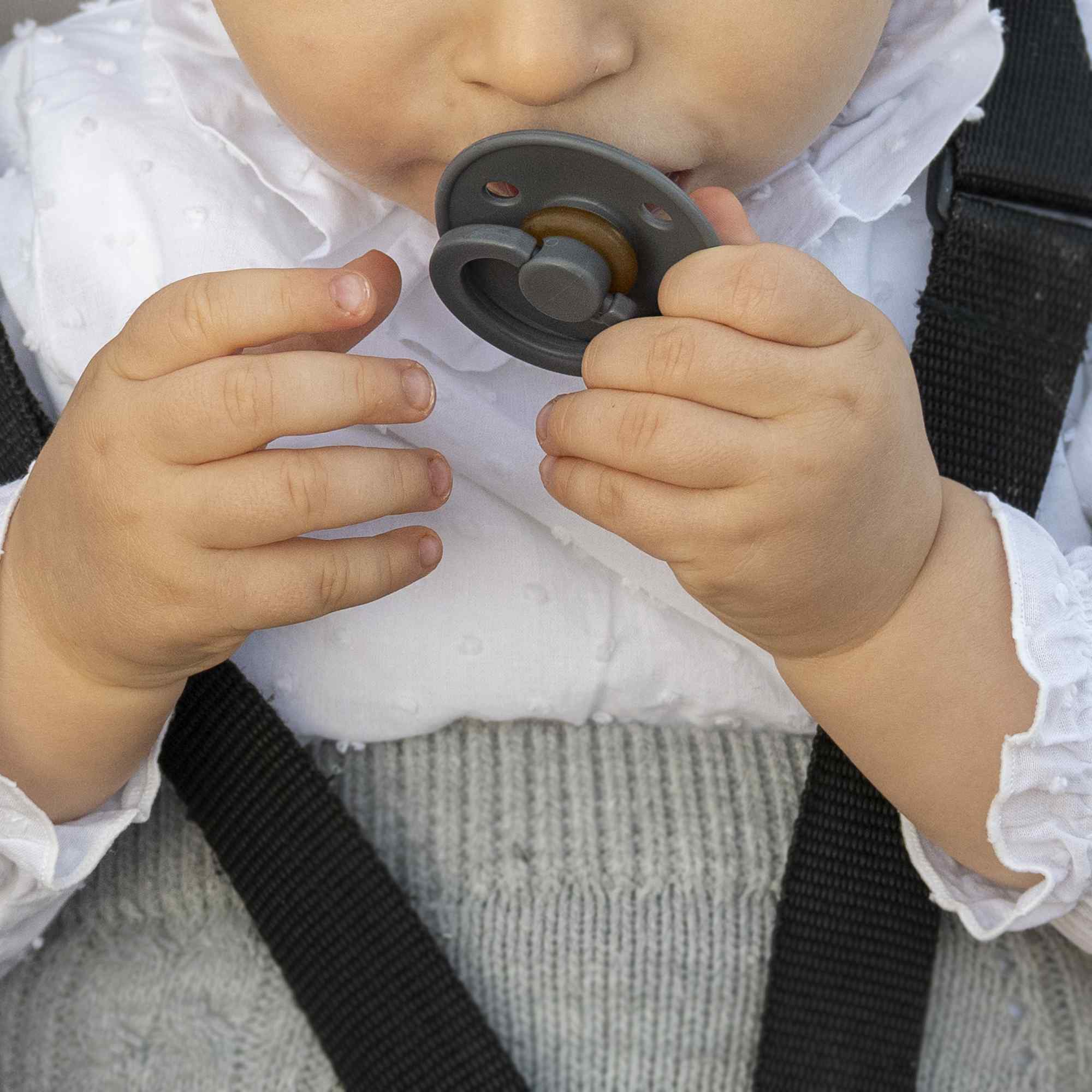 Chupete de látex para bebe gris - imagen 7