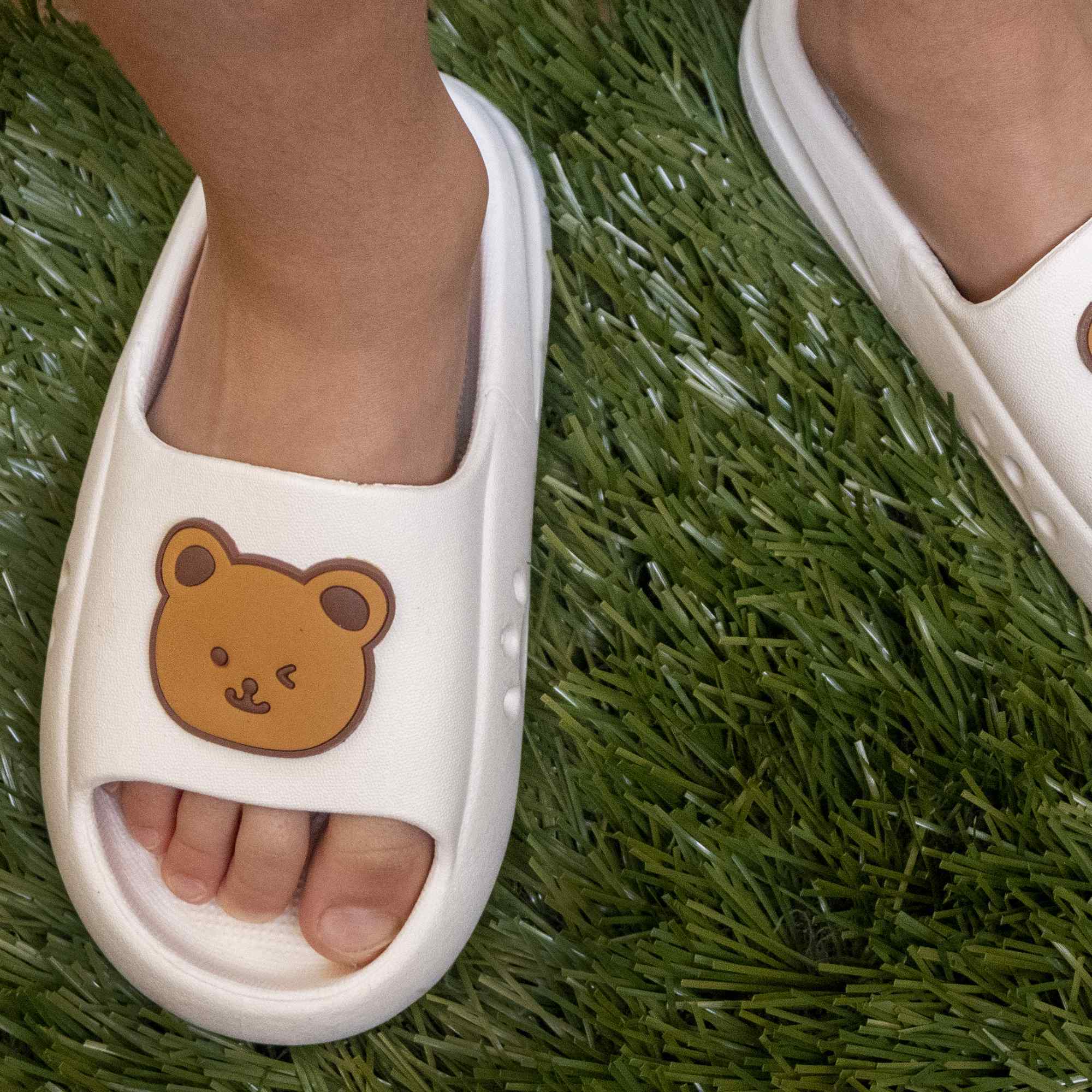 Chanclas antideslizantes diseño oso blancas 17 cm talla 26-27 - imagen 6