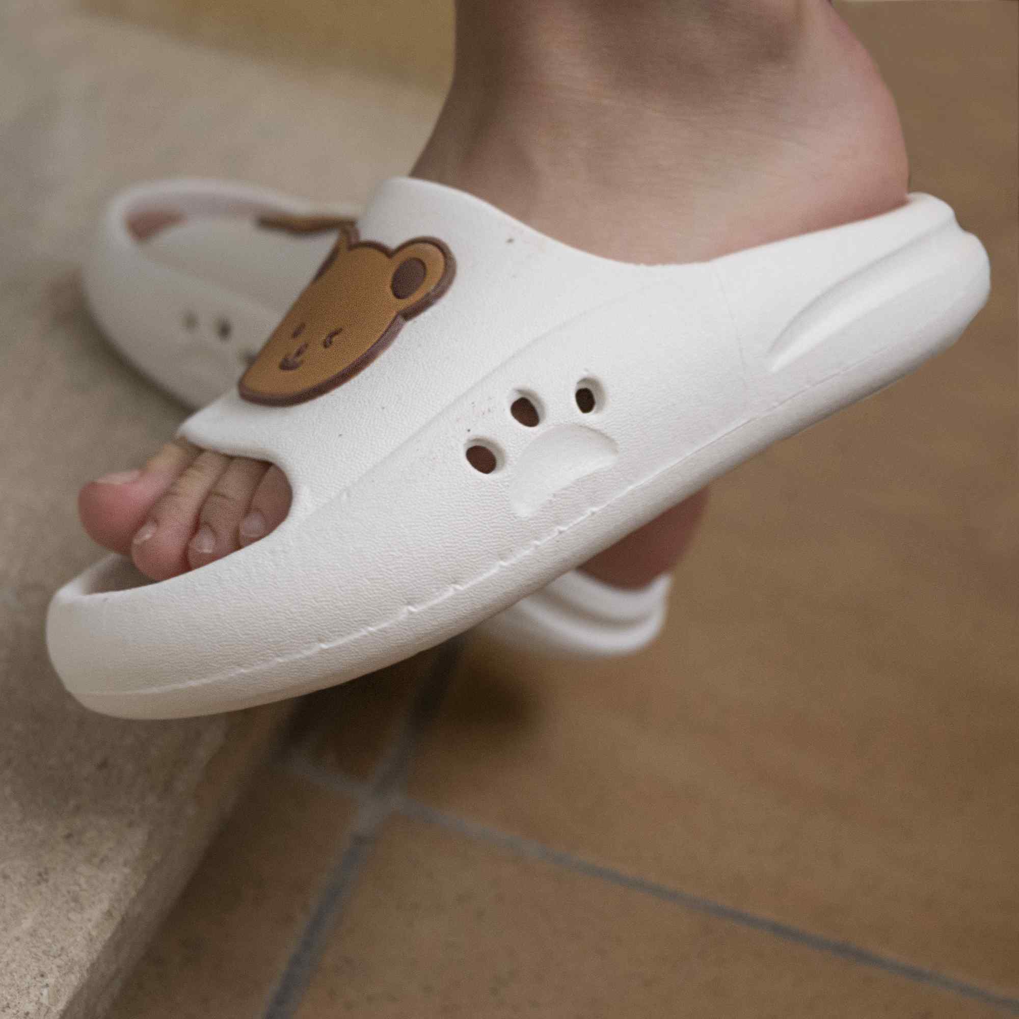 Chanclas antideslizantes diseño oso blancas 17 cm talla 26-27 - imagen 7