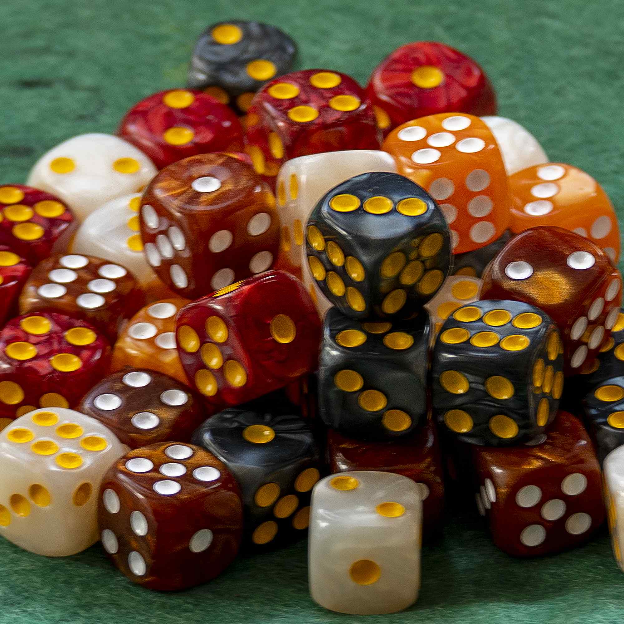 Dados 6 caras de 5 Colores perla Esquina Redondeados con Bolsa de Almacenamiento 50 unidades - imagen 5