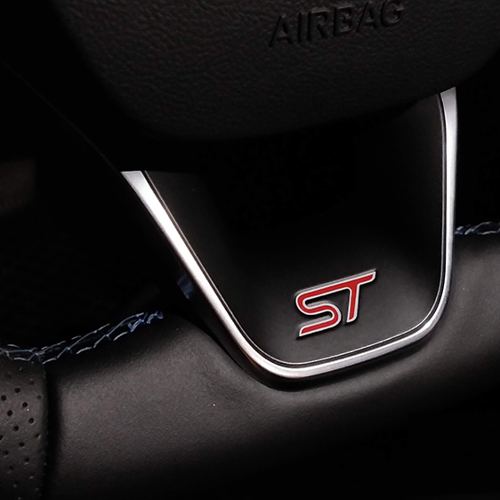 Emblema Adhesivo ST Line para volante compatible con Ford rojo plateado - imagen 1