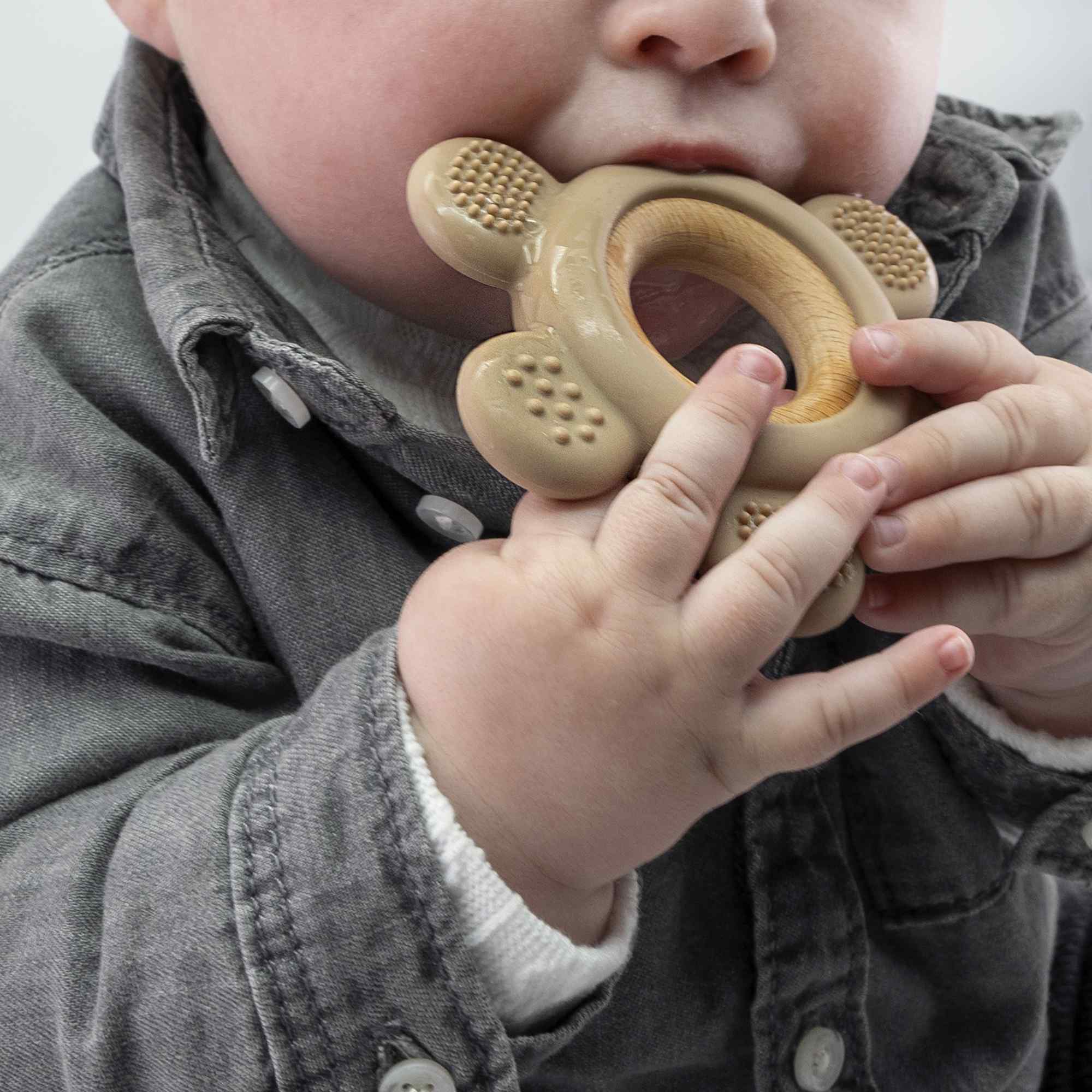 Mordedor de silicona con forma de timón beige - imagen 6