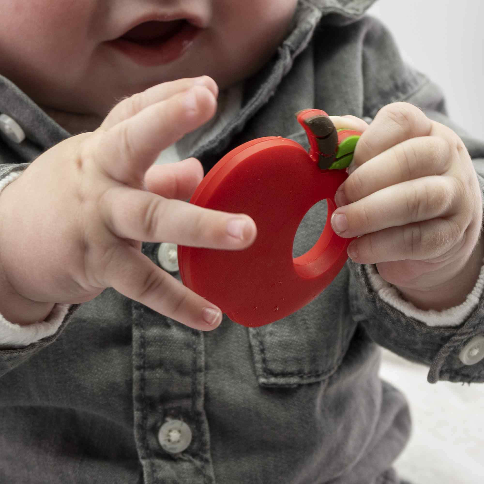Mordedor de silicona con forma de manzana - imagen 7