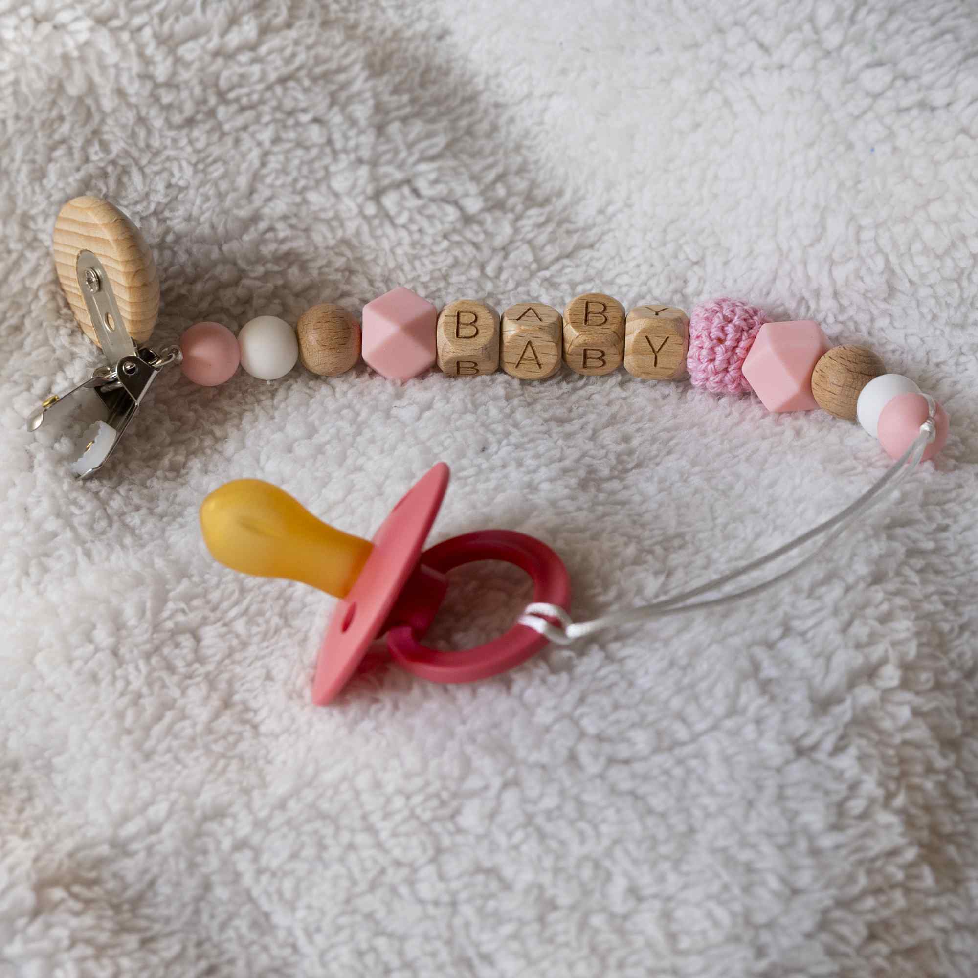 Cadena sujeta chupete silicona diseño baby madera rosa - imagen 3