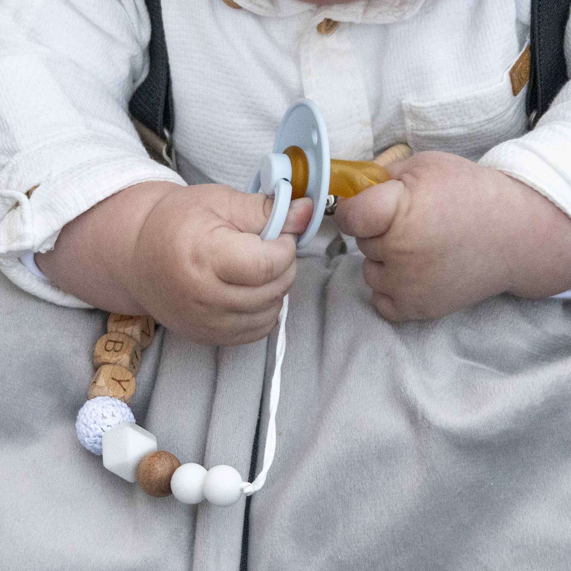 Cadena sujeta chupete silicona diseño baby madera blanco - imagen 7