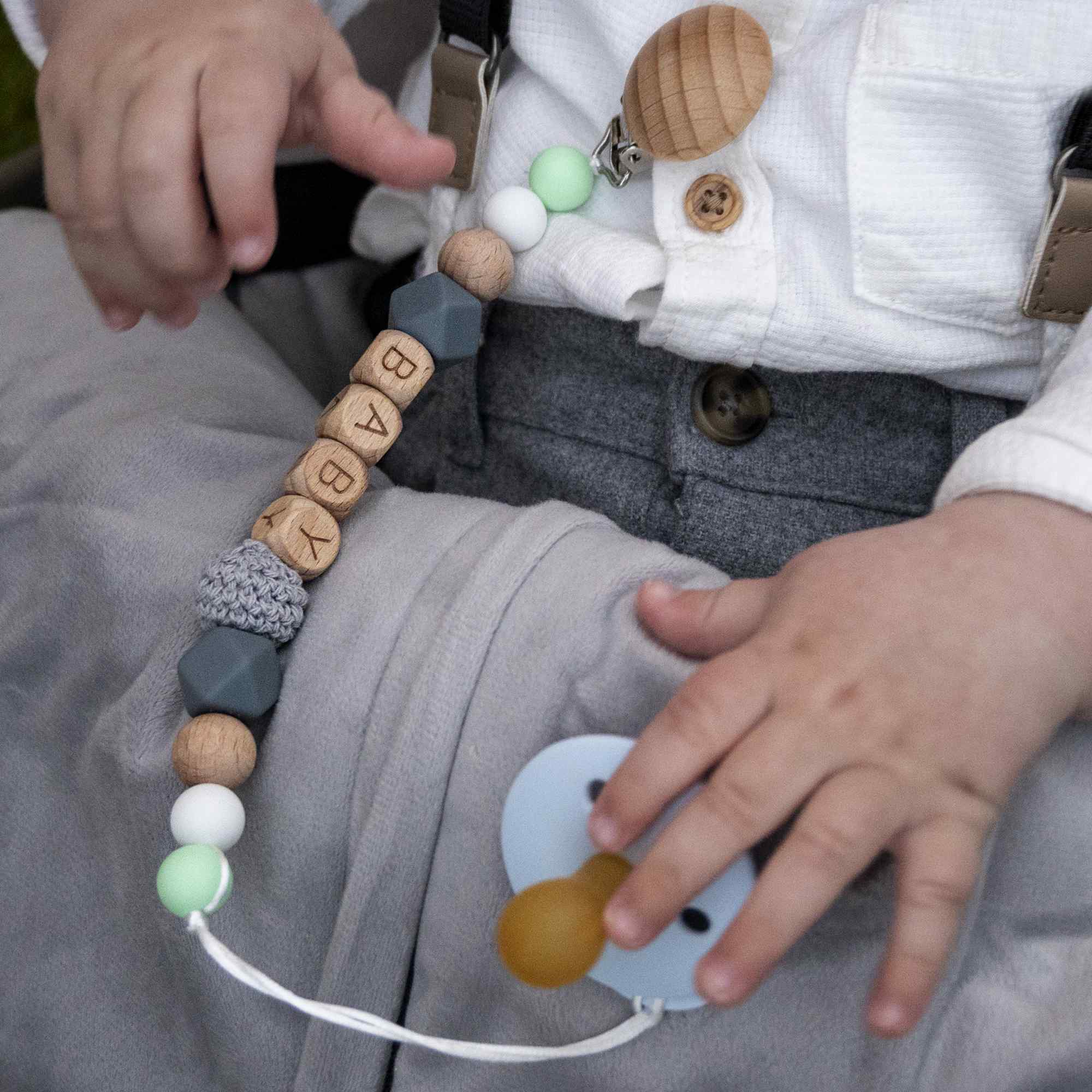 Cadena sujeta chupete silicona diseño baby madera verde - imagen 6