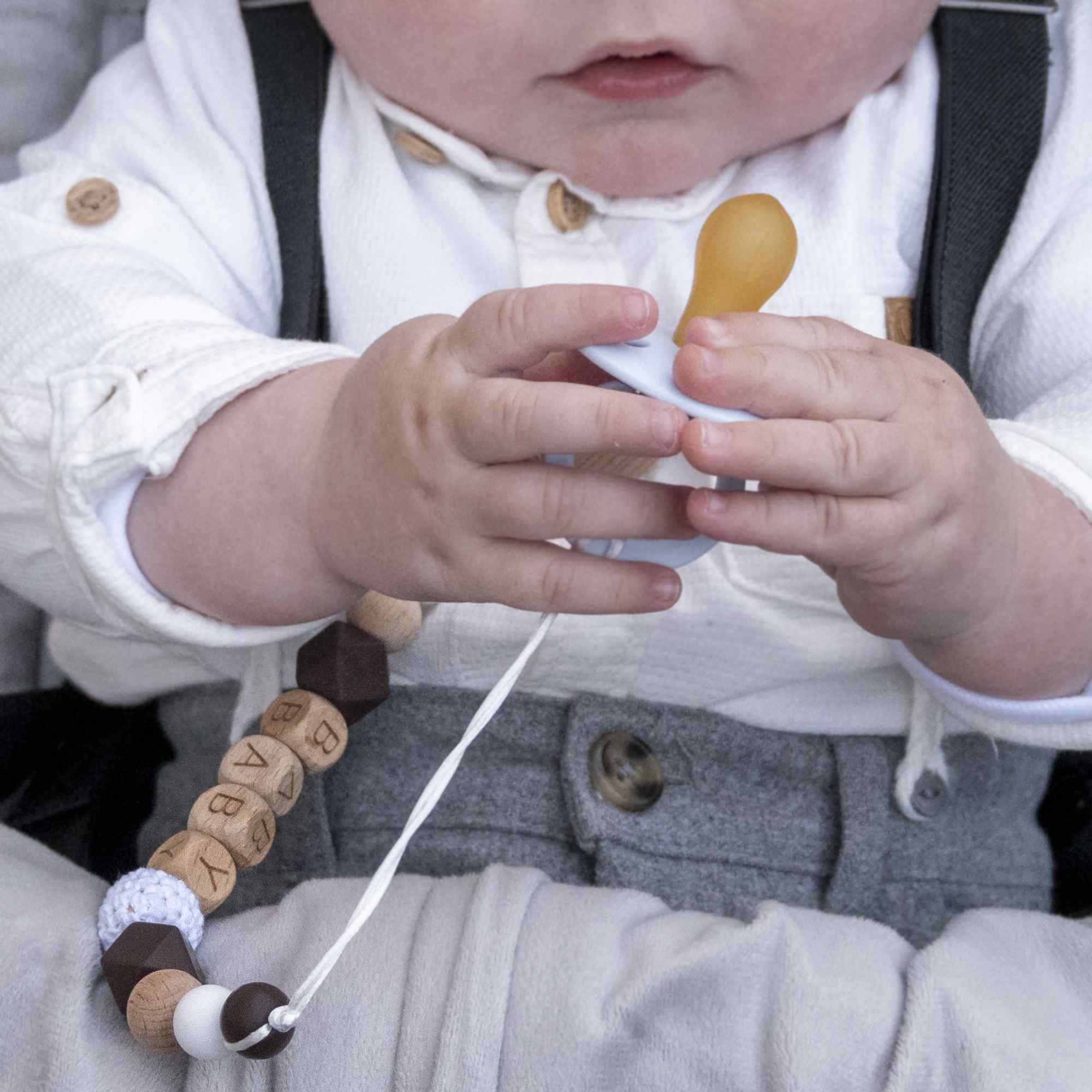 Cadena sujeta chupete silicona diseño baby madera marrón - imagen 6