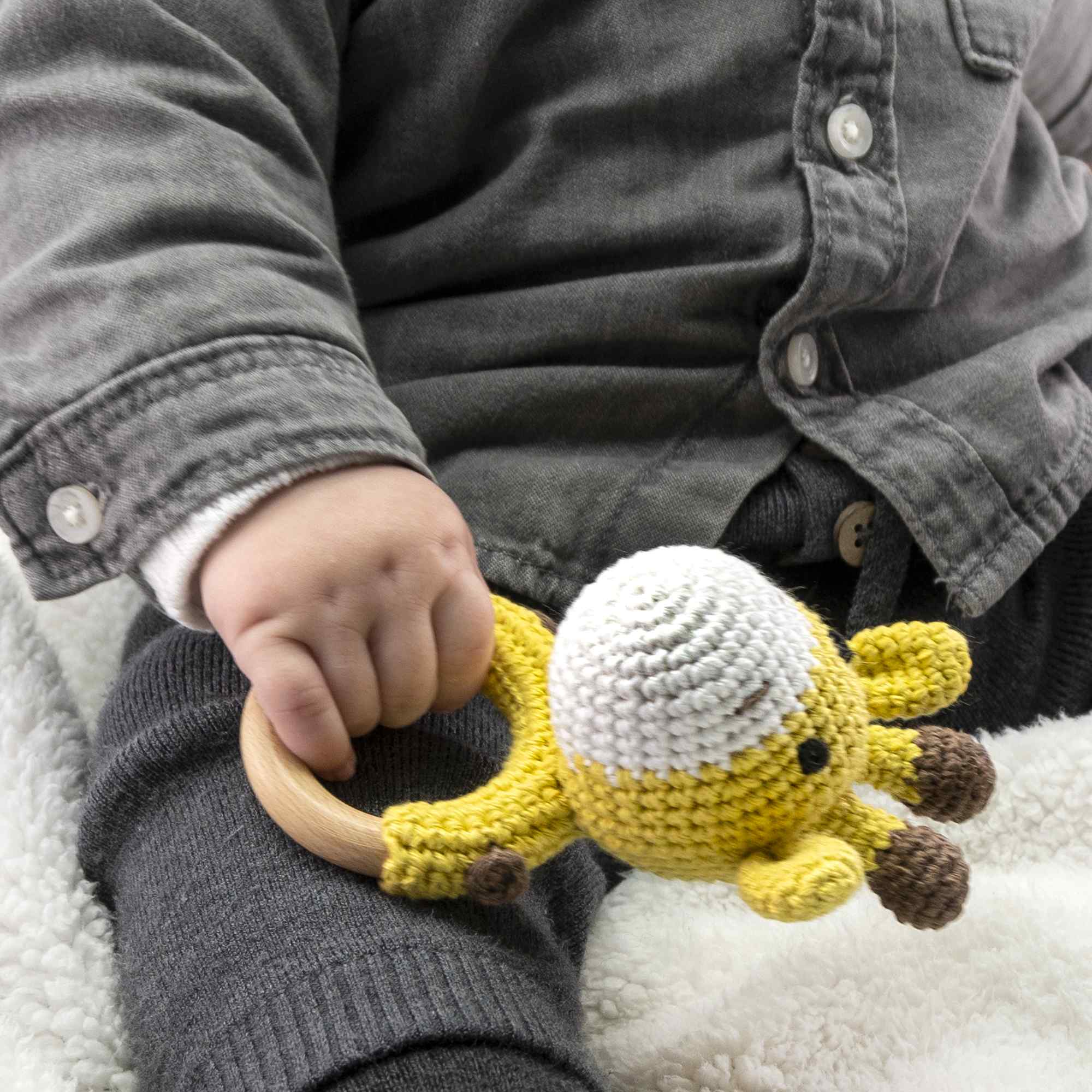 Sonajero para bebe diseño jirafa mango madera - imagen 5