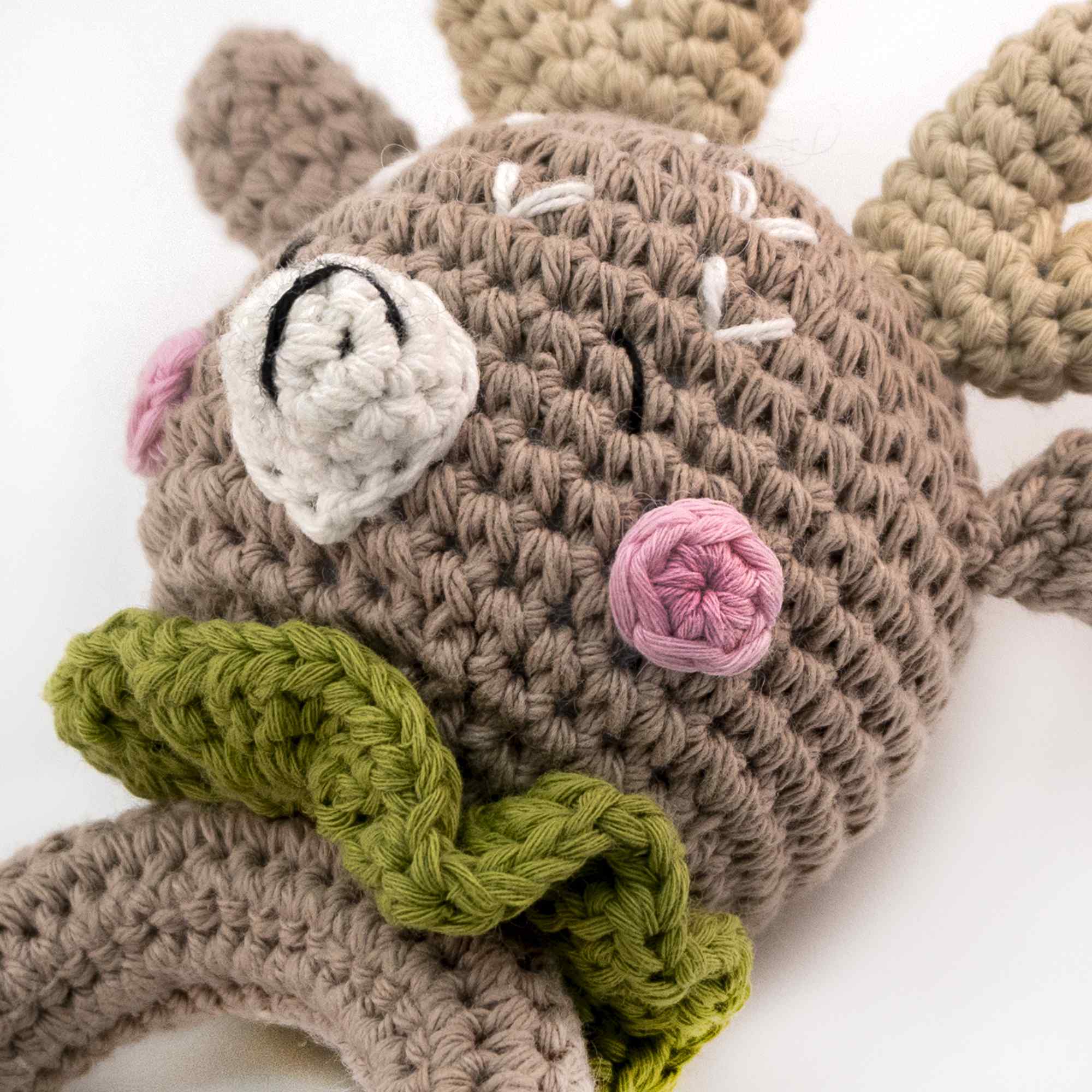 Sonajero para bebe diseño Ciervo mango madera - imagen 3