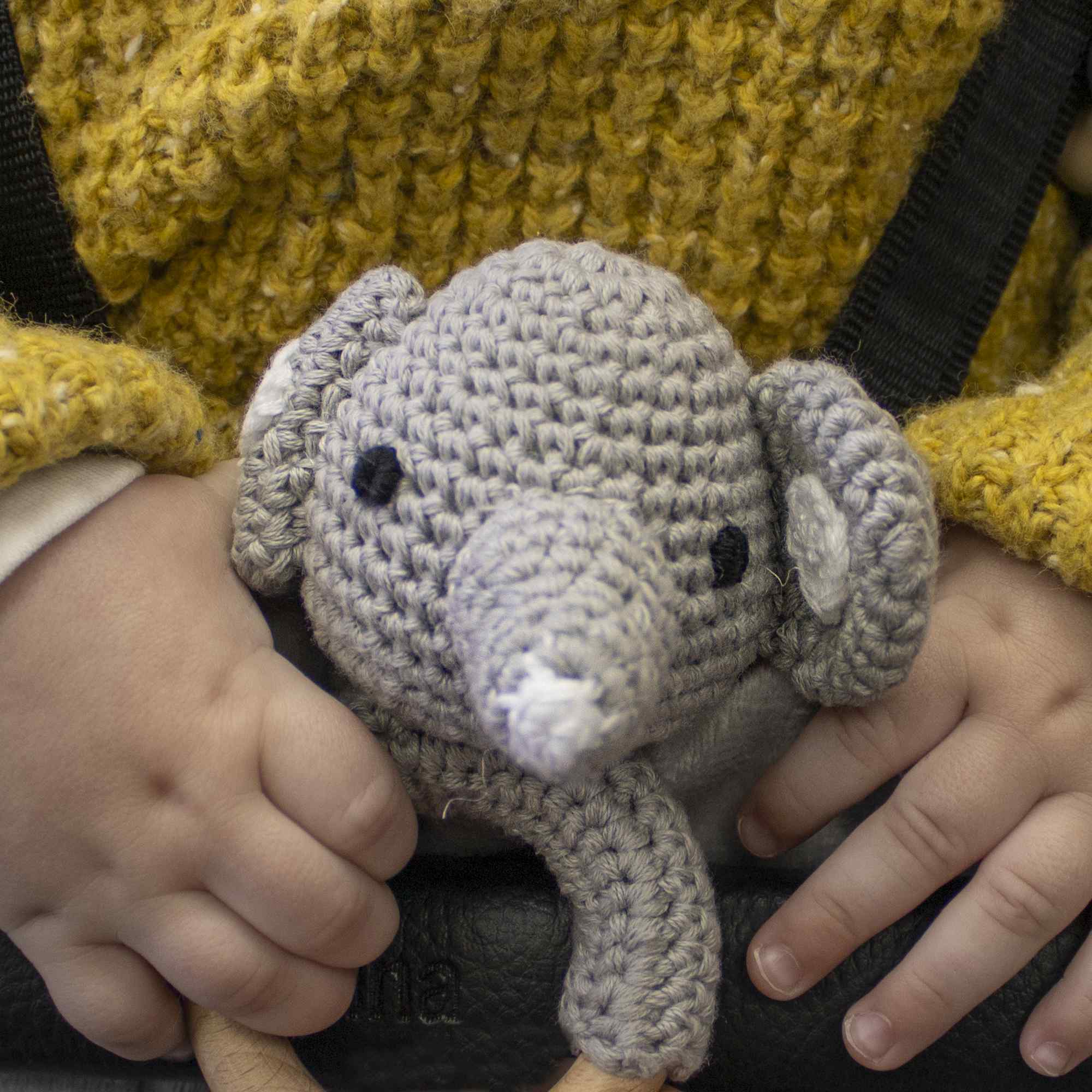 Sonajero para bebe diseño Elefante gris mango madera - imagen 5