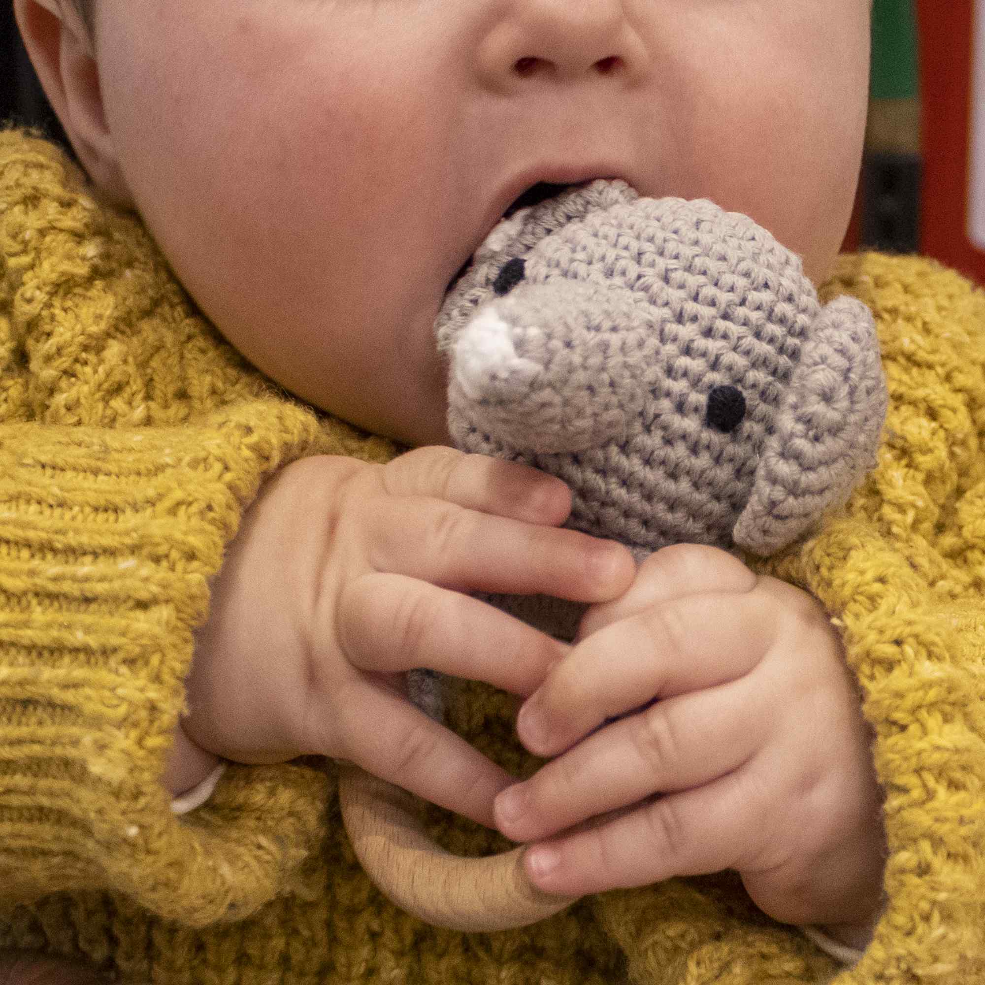 Sonajero para bebe diseño Elefante gris mango madera - imagen 7