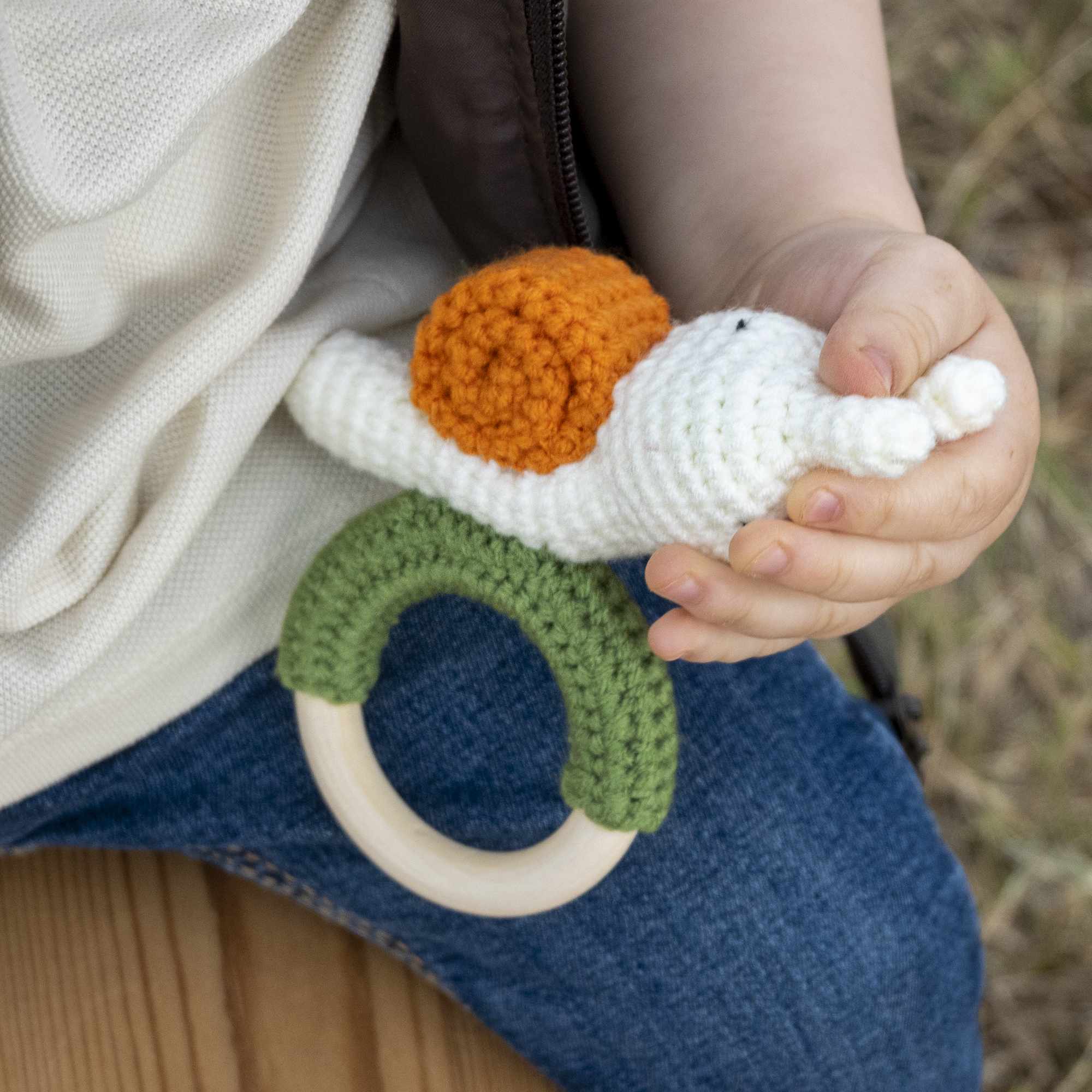 Sonajero para bebe diseño Caracol mango madera - imagen 7