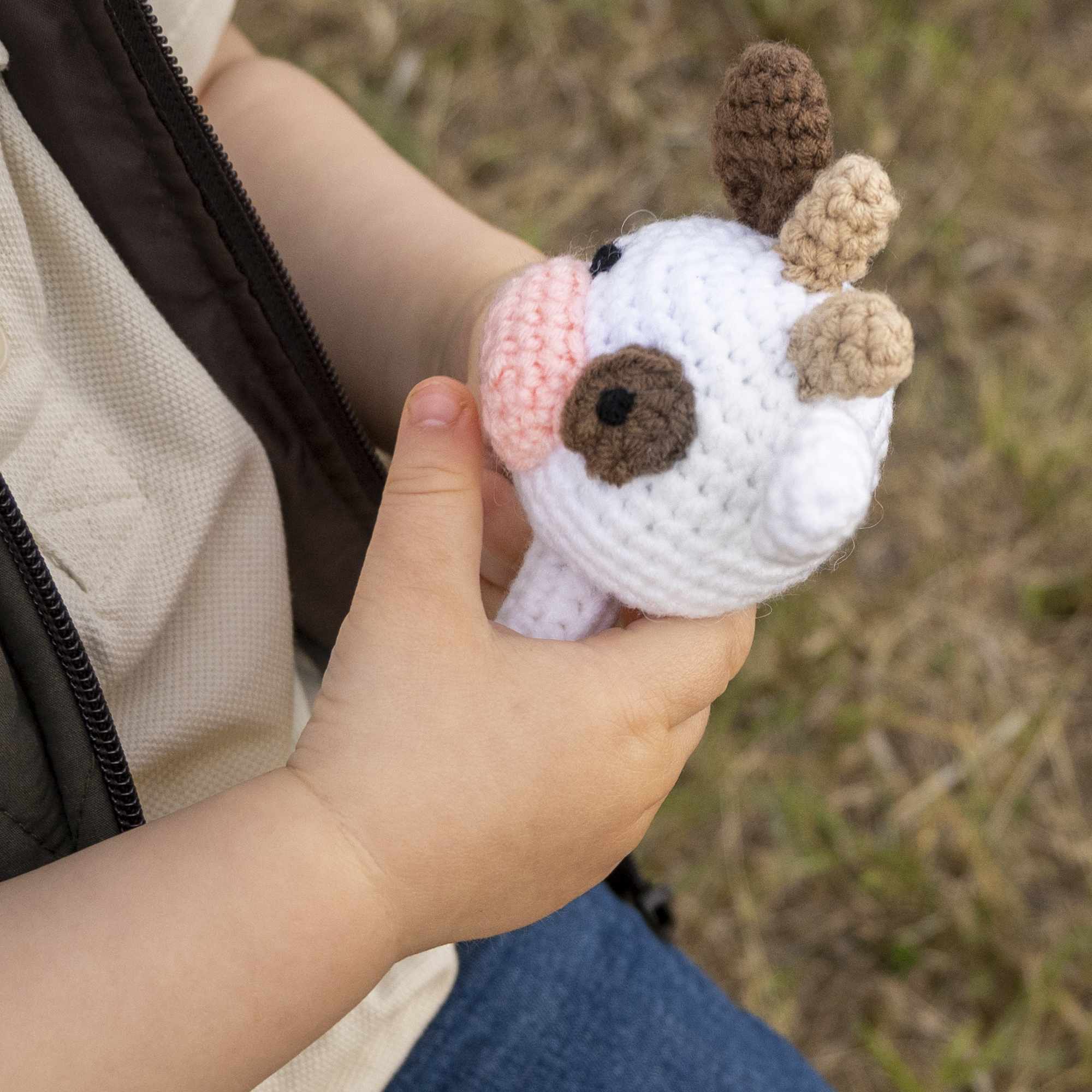 Sonajero para bebe diseño Vaca mango madera - imagen 7