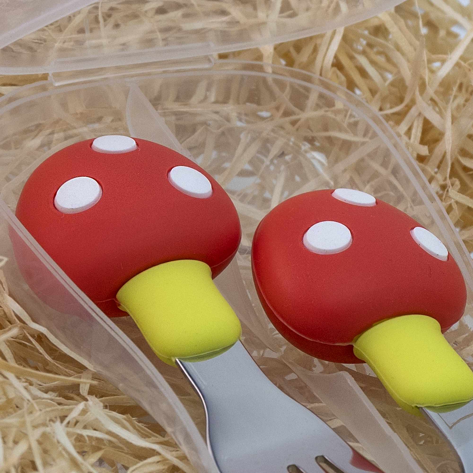 Cubiertos bebe cuchara y tenedor silicona hongo y acero inox rojo - imagen 3