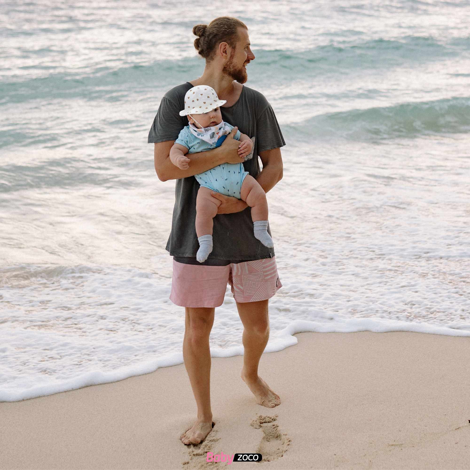 Sombrero de playa para bebe diseño corazones - imagen 4