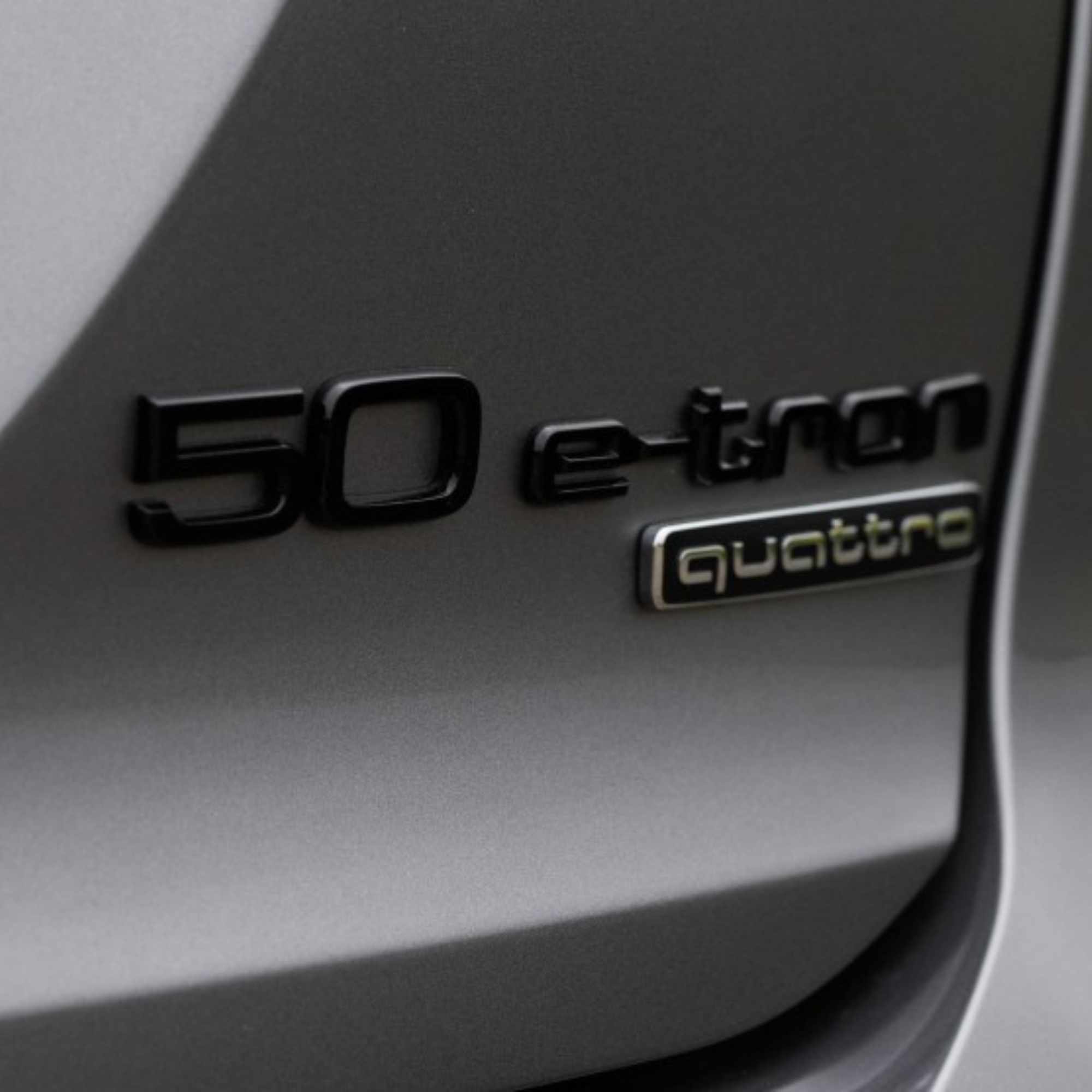 Emblema adhesivo E-Tron compatible con Audi Negro mate - imagen 3