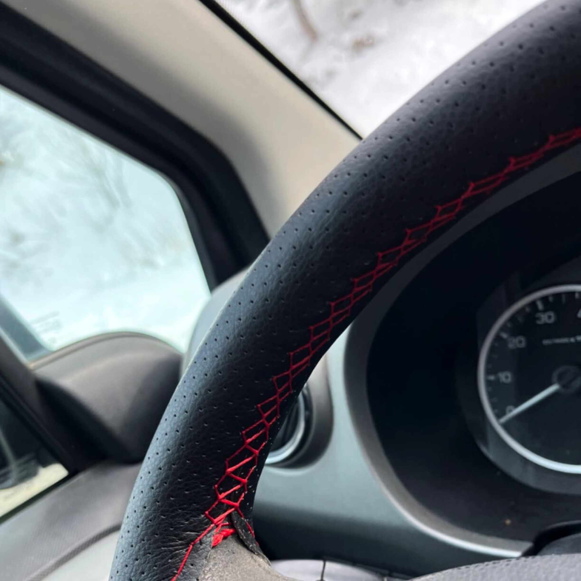 Funda para volante con Agujas e hilo rojo - imagen 4