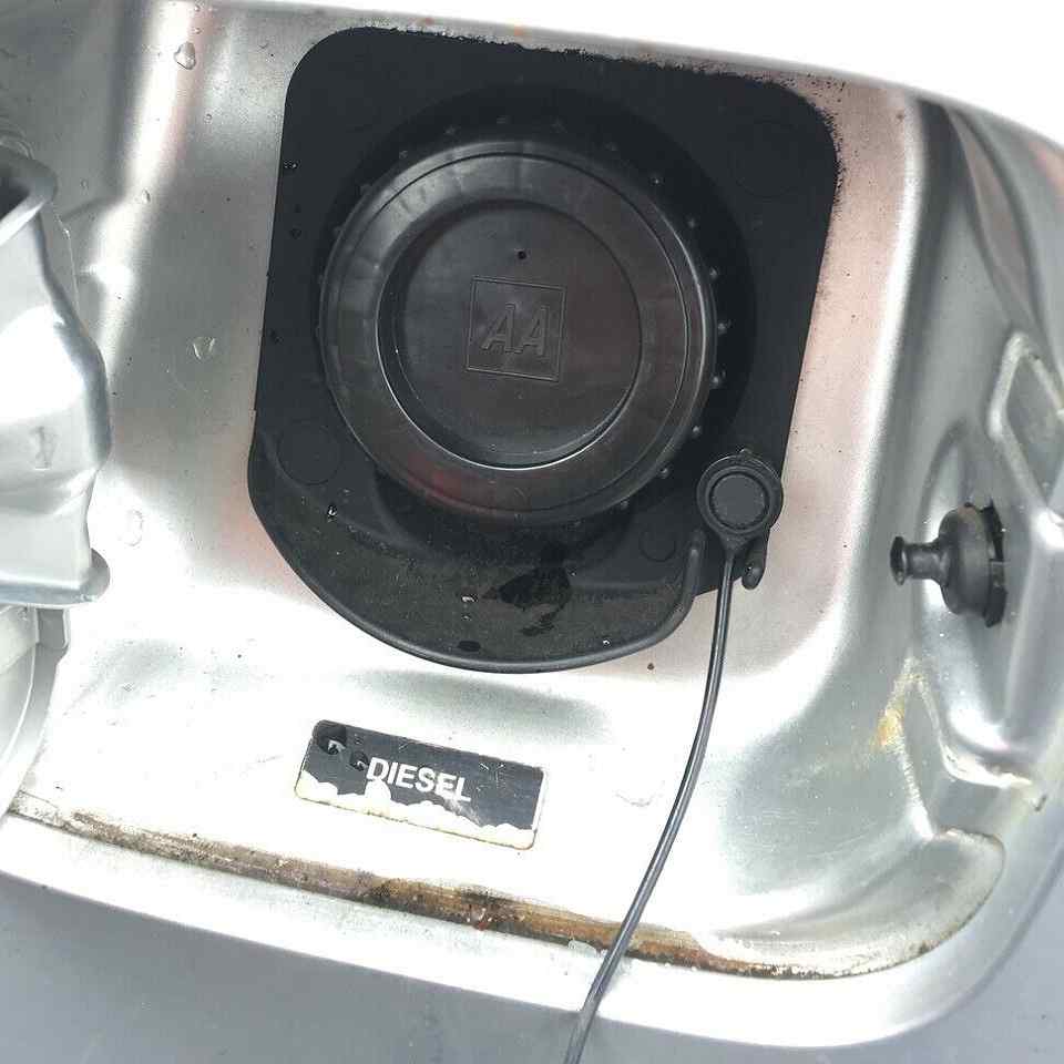 Tapon plastico para deposito de combustible Universal - imagen 3