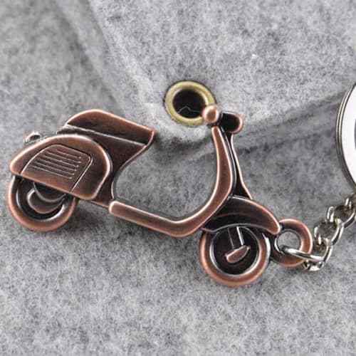 Llavero metalico en forma de moto vespa - imagen 6