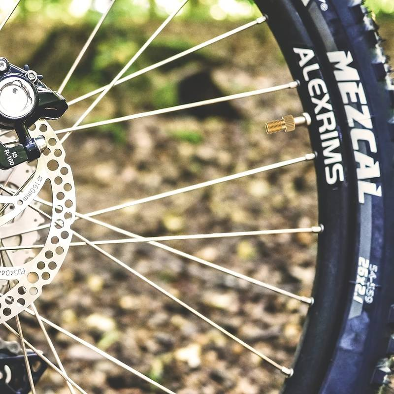 Adaptador de aluminio de valvula Presta a Schrader para bicicleta dorado - imagen 4