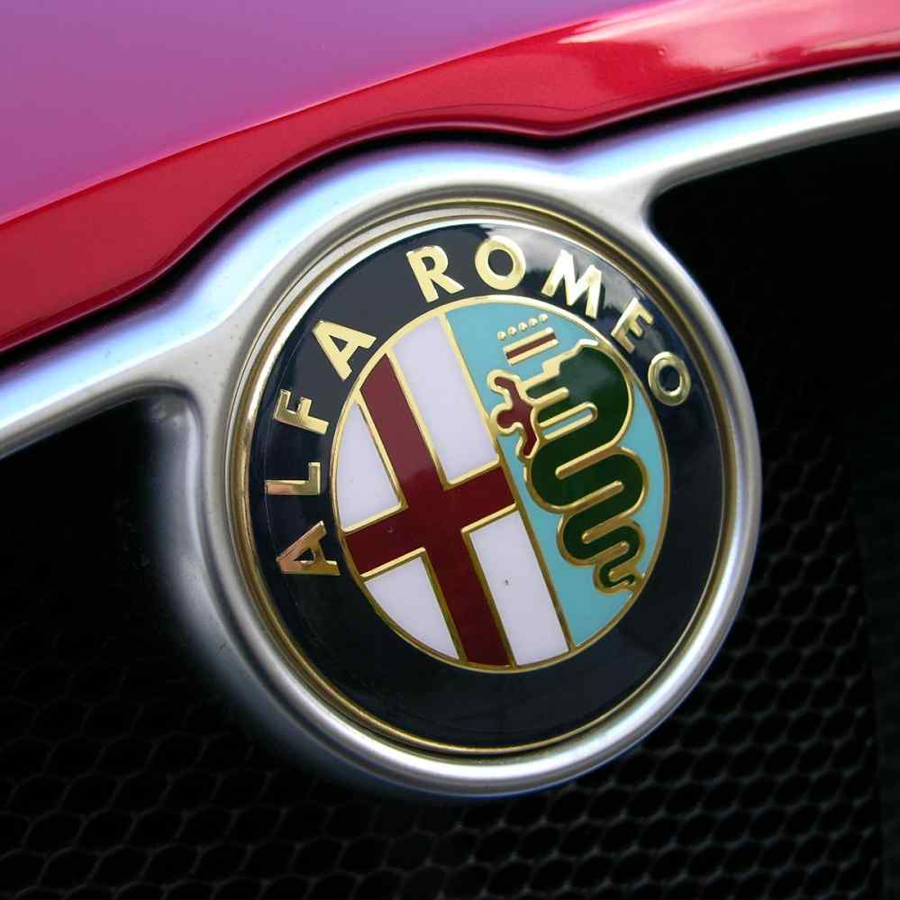 Emblema adhesivo compatible con Alfa Romeo 74 mm dorado - imagen 5