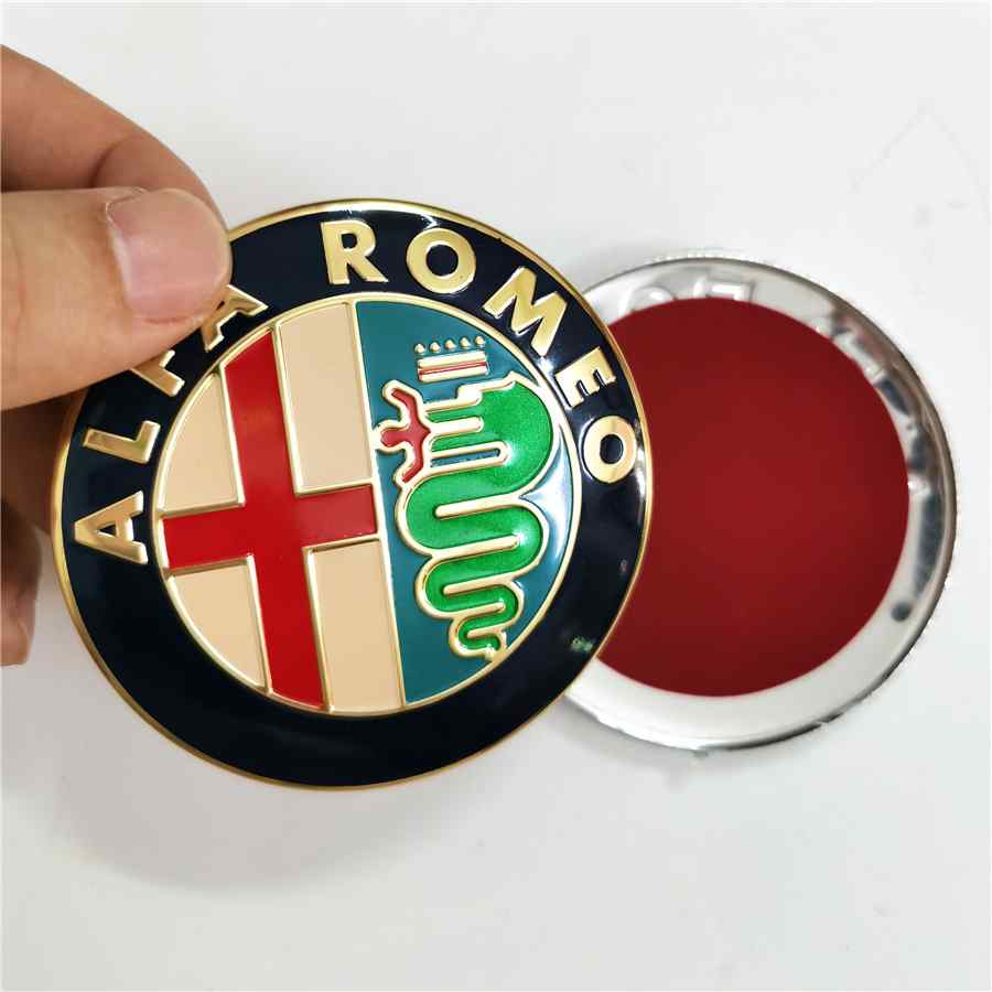 Emblema adhesivo compatible con Alfa Romeo 74 mm dorado - imagen 2