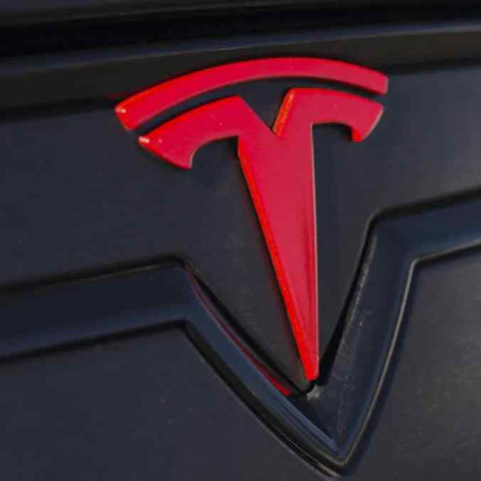 Emblema Adhesivo para trasero compatible con Tesla rojo - imagen 4